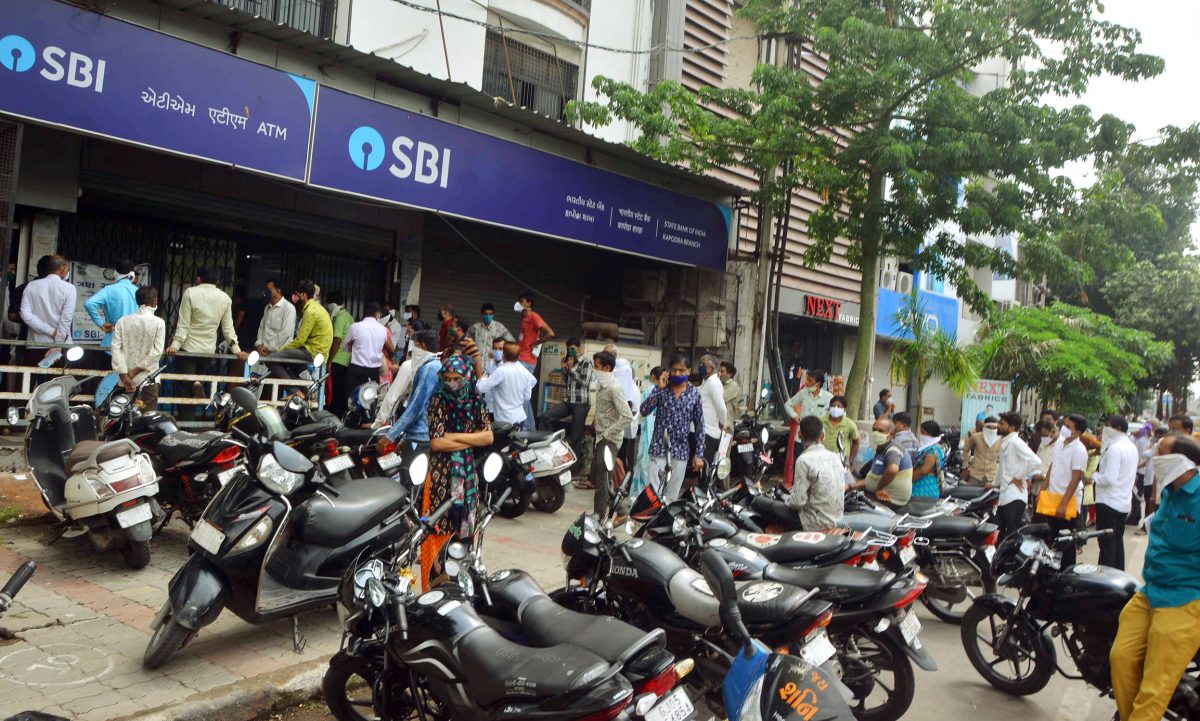 RBI ने बैंकों को 30-31 मार्च को खुला रखने का दिया निर्देश, गुड फ्राइडे पर कई राज्यों के बैंकों में रहेगा अवकाश
