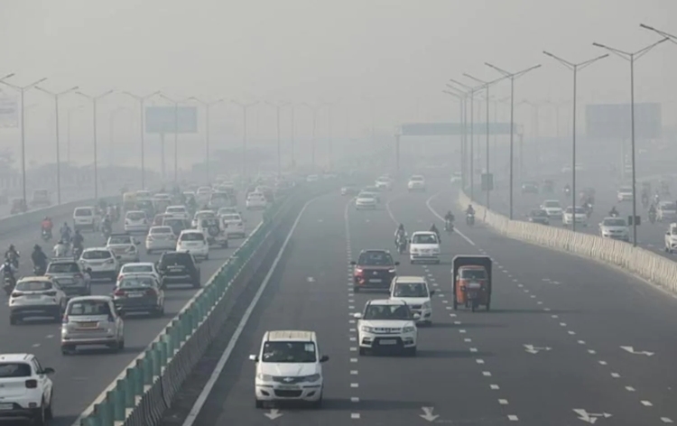 Cold grips north India as dense fog adds to winter challenges