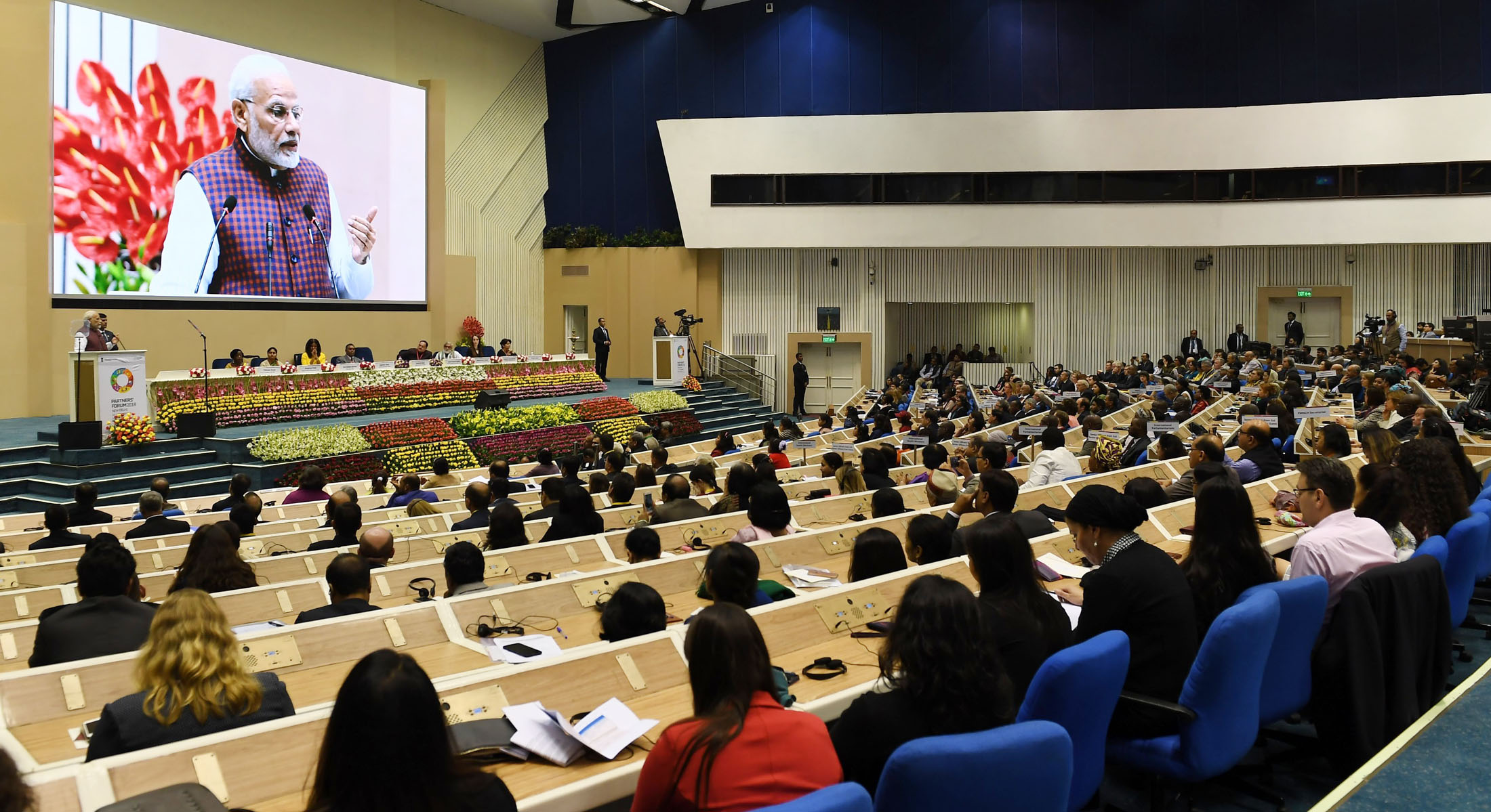 प्रधानमंत्री नरेंद्र मोदी ने स्व-सहायता समूहों से जुड़ी आत्मनिर्भर महिलाओं से किया संवाद