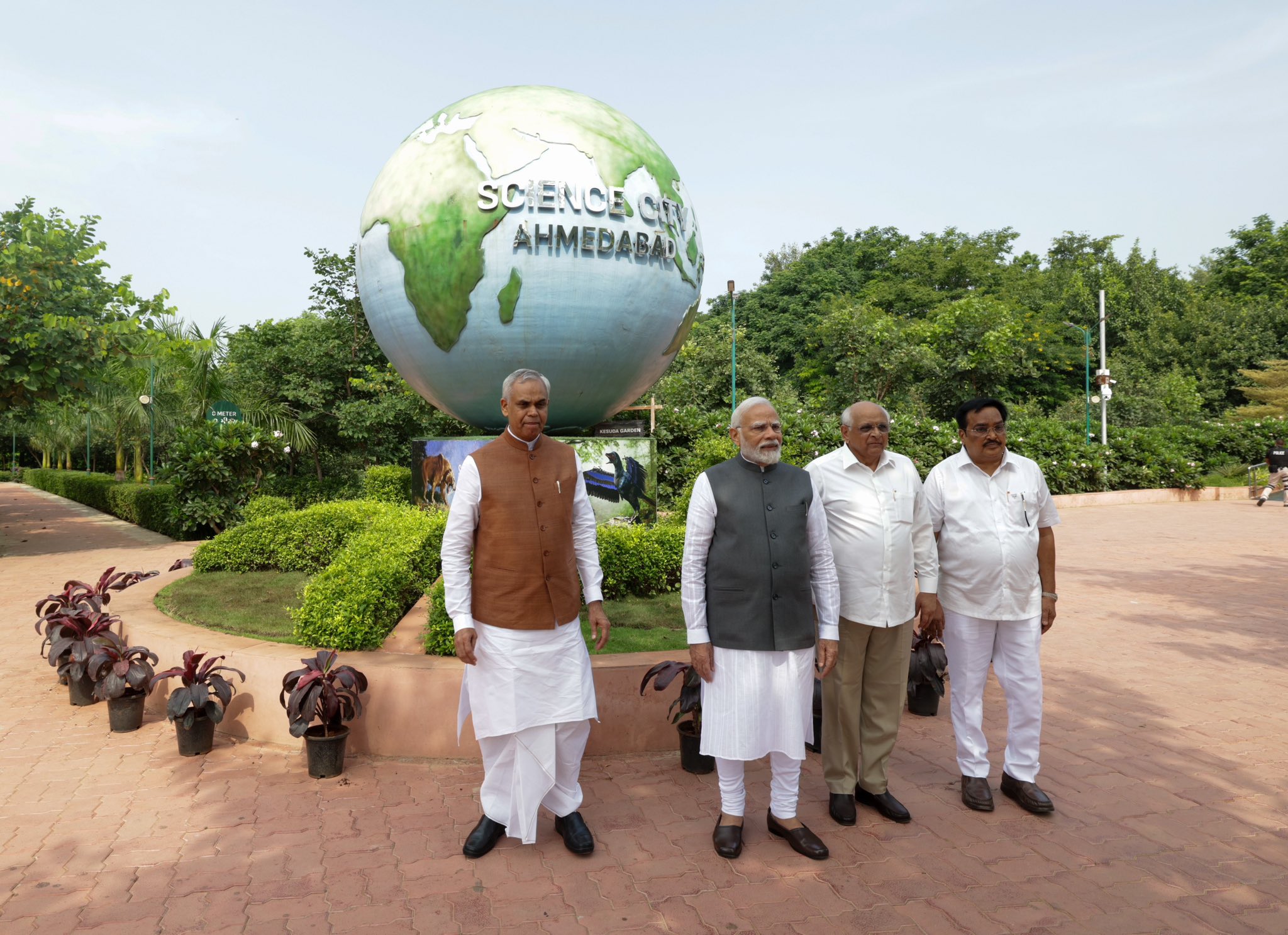 प्रधानमंत्री ने गुजरात के अहमदाबाद में साइंस सिटी का दौरा किया