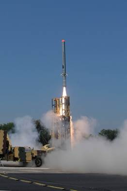 DRDO ने स्वदेशी क्रूज मिसाइल का किया सफल परीक्षण, रक्षामंत्री ने दी बधाई
