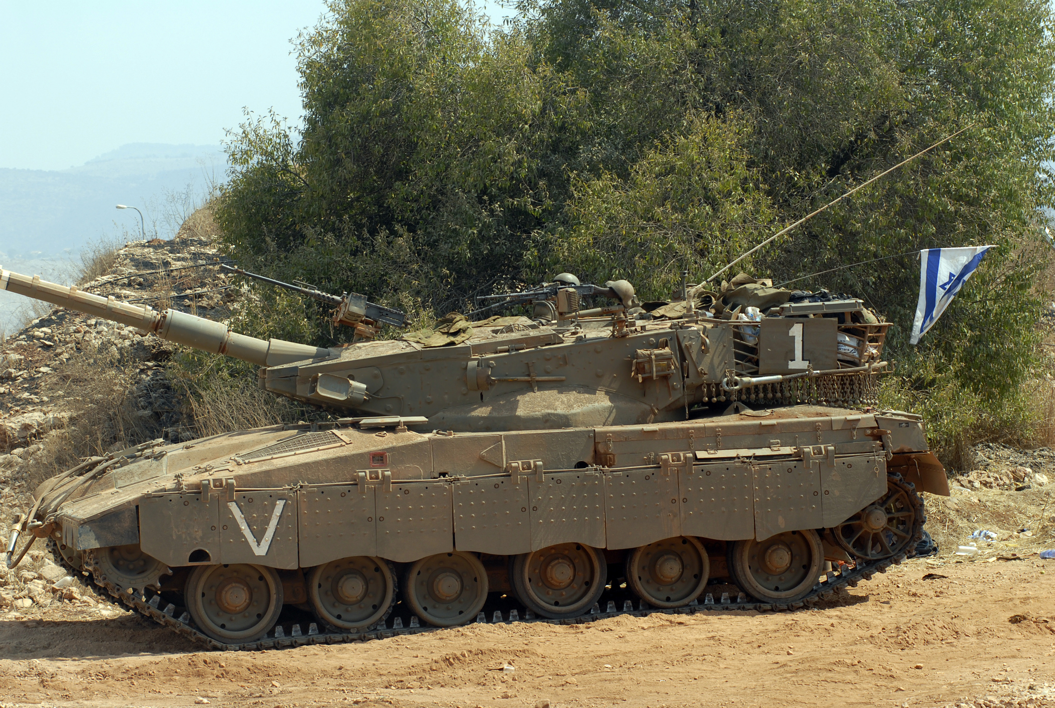 Israeli tanks push into Gaza’s Rafah, as displaced civilians flee again