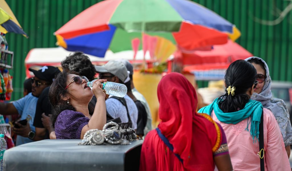 Delhi swelters in record heat for second day