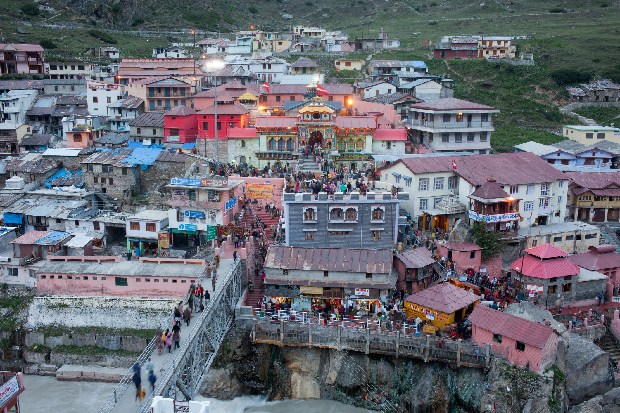 एचएलसी के अपर मुख्य सचिव ने बदरीनाथ में यात्रा व्यवस्थाओं का लिया जायजा