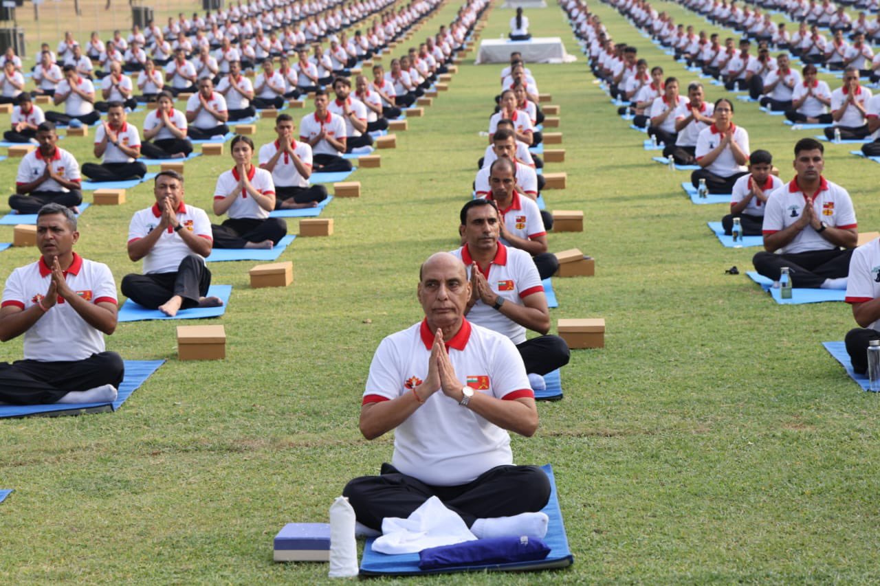 अंतर्राष्ट्रीय योग दिवस : केंद्रीय मंत्रियों ने योग दिवस कार्यक्रमों में लिया हिस्सा