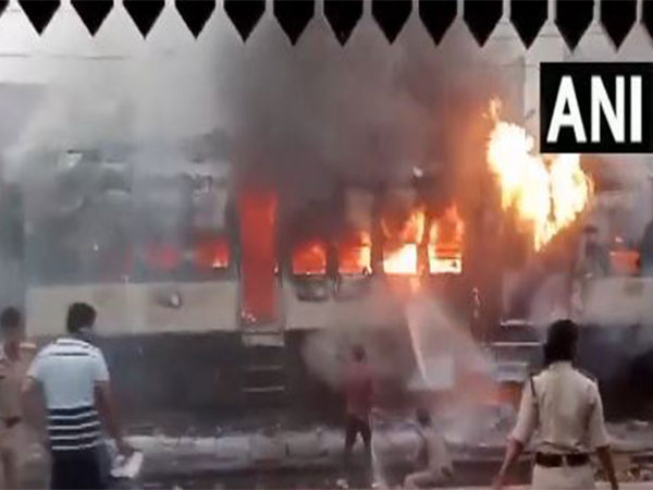 Fire breaks out in coaches of Patna-Jharkhand passenger train in Bihar