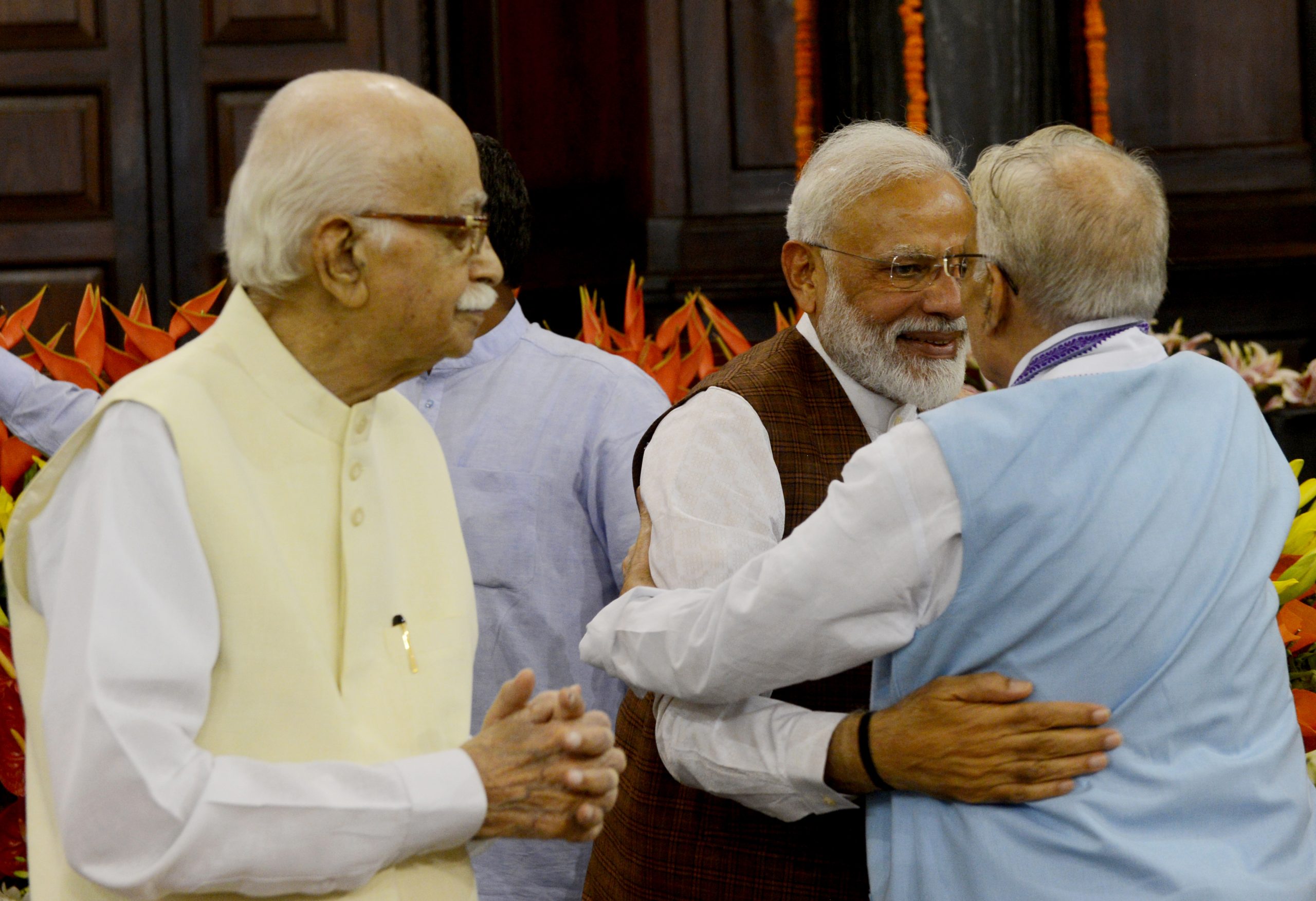 PM Modi meets Murli Manohar Joshi, LK Advani before staking claim to form govt