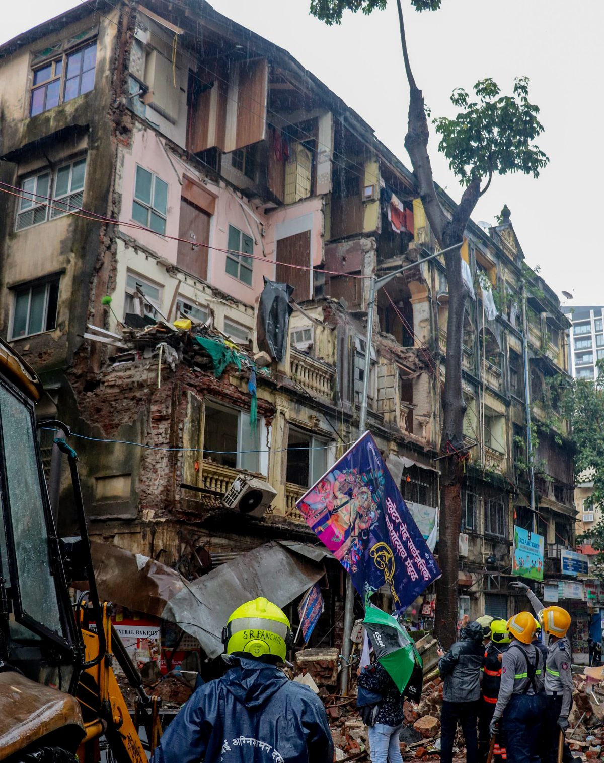 Tragic building collapse in Mumbai: One dead, 13 injured