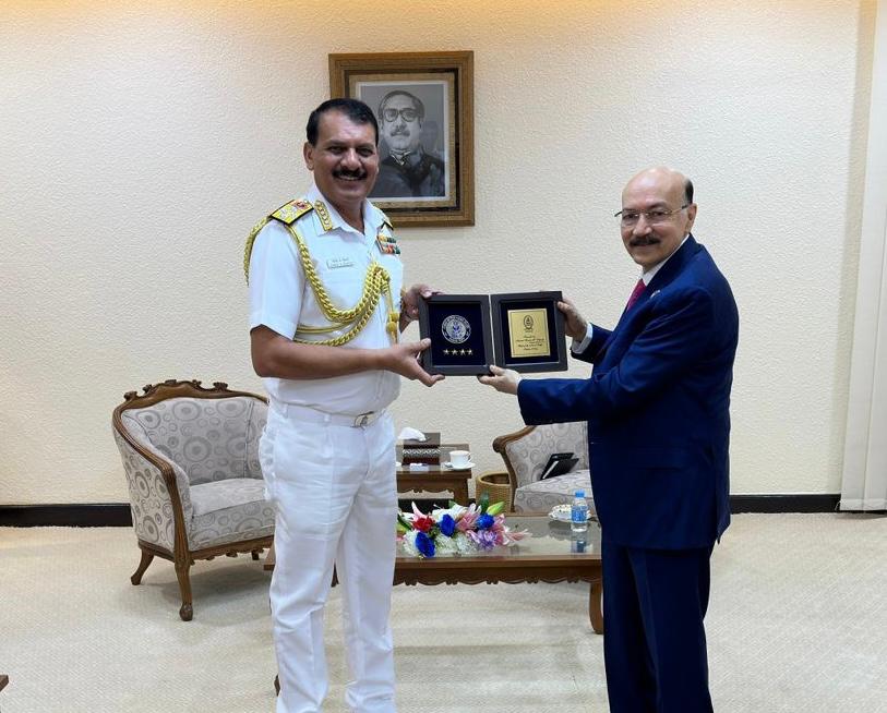 Indian Navy Chief interacts with Bangladesh PM’s Security Advisor