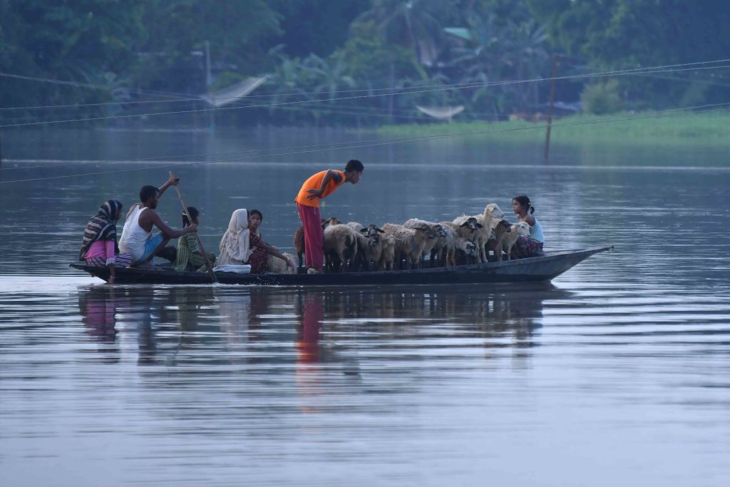 असम में 3100 से अधिक गांव बाढ़ से प्रभावित, NDRF और SDRF की टीमों ने 218 लोगों को बचाया