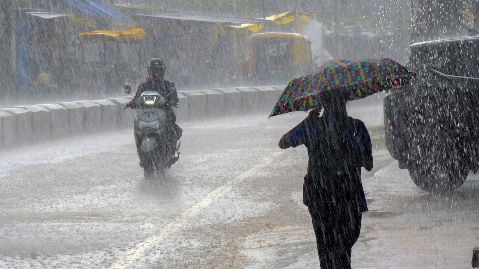 Monsoon Update: देश के कई हिस्सों में लगातार बारिश जारी, इन शहरों में अलर्ट जारी