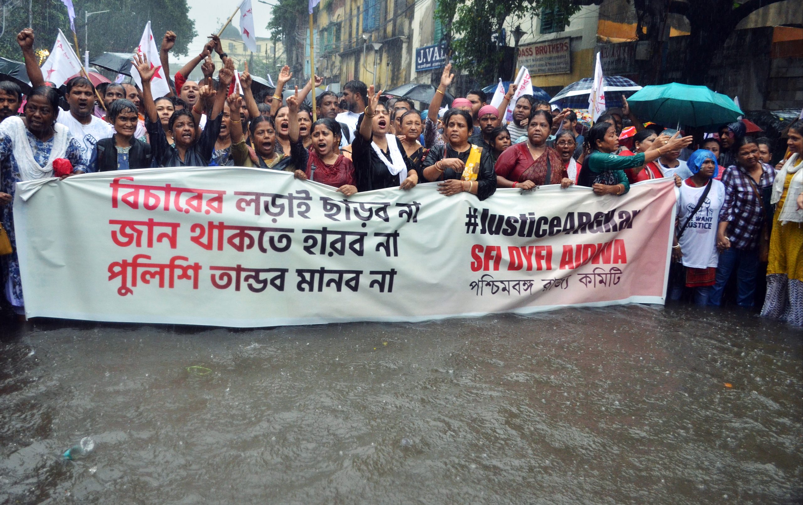 Kolkata: Police lob tear gas, lathicharge protestors as ‘Nabanna Abhijan’ rally turns violent