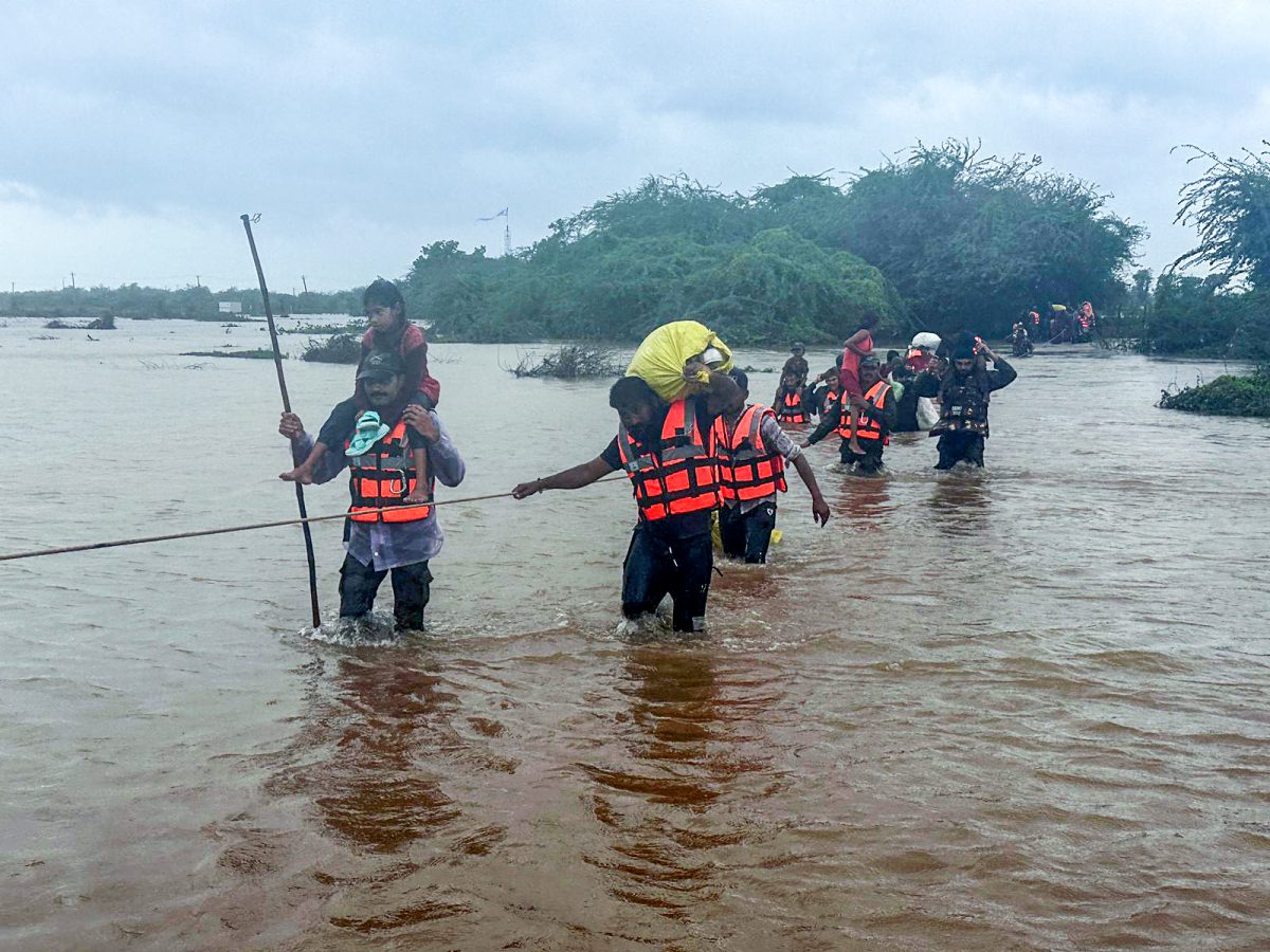 IMD issues heavy rainfall alert as Gujarat battles widespread flooding