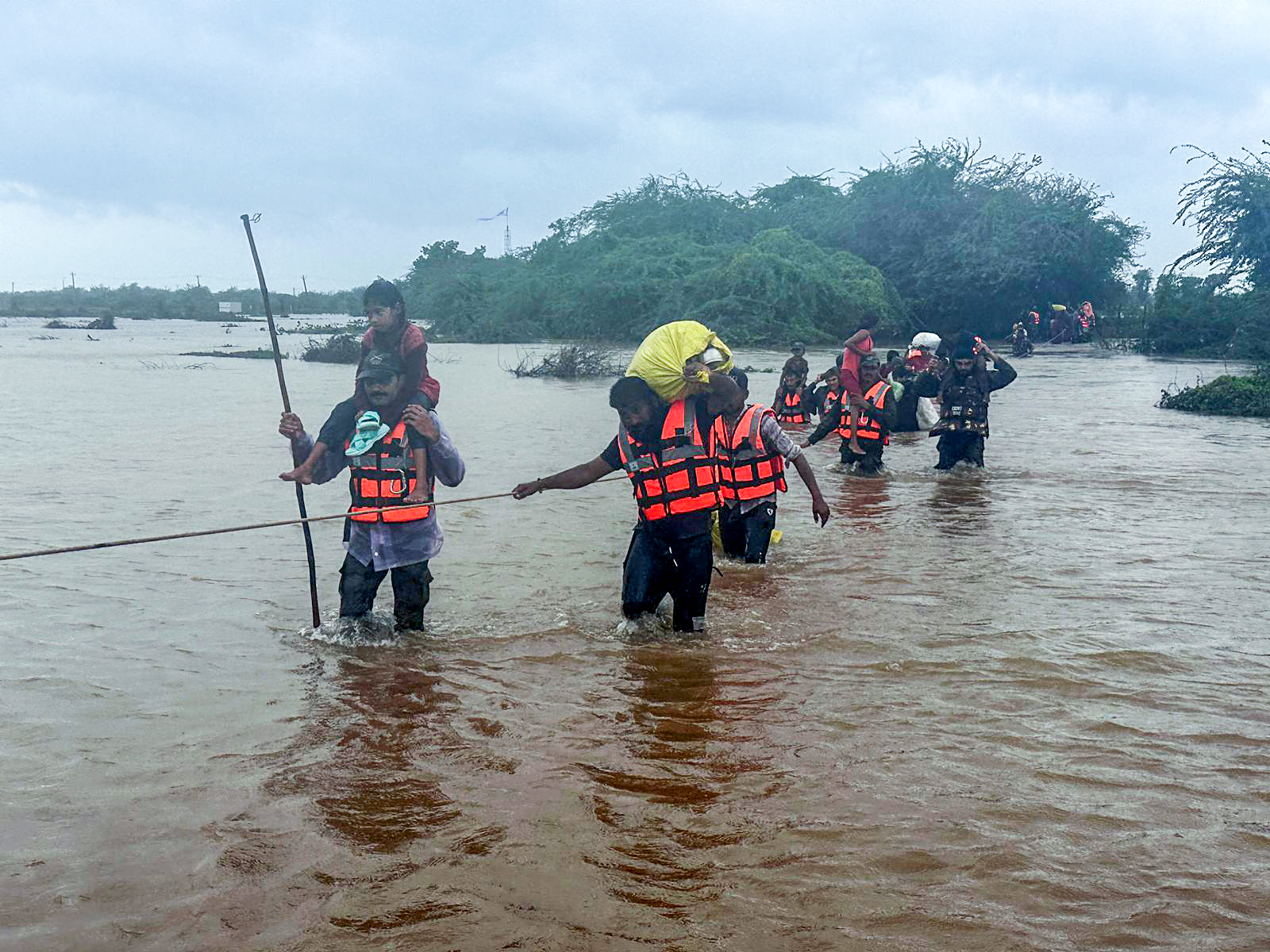 IMD issues heavy rainfall alert as Gujarat battles widespread flooding