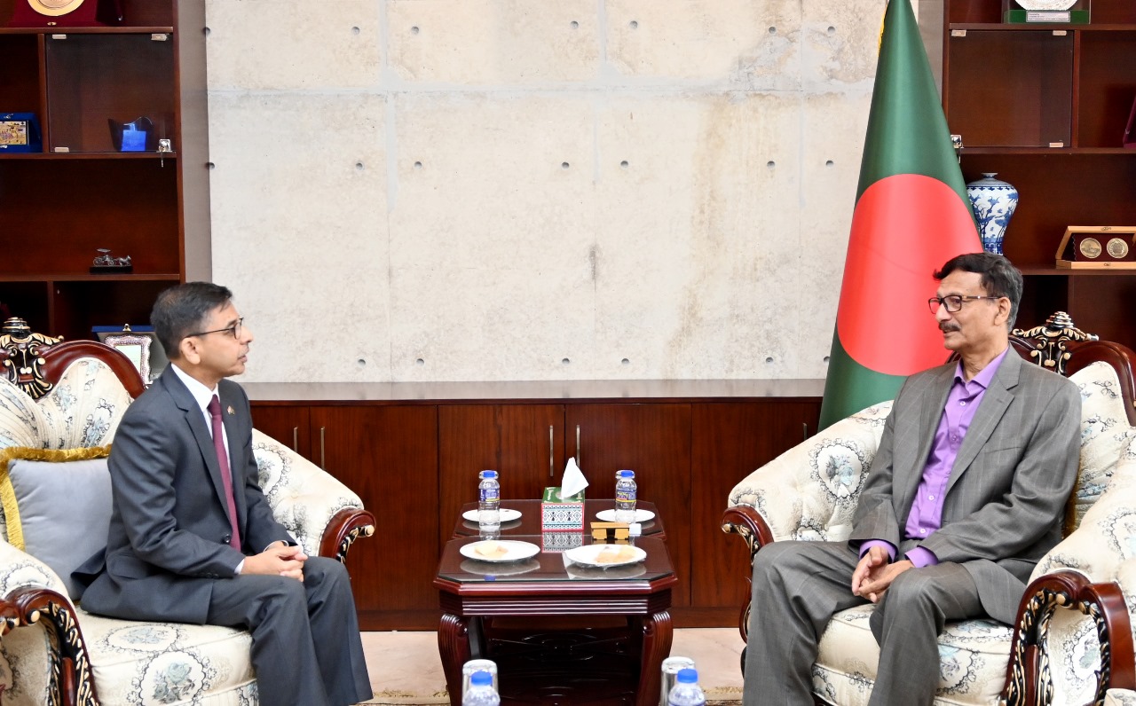 Bangladesh: Indian High Commissioner meets Foreign Adviser