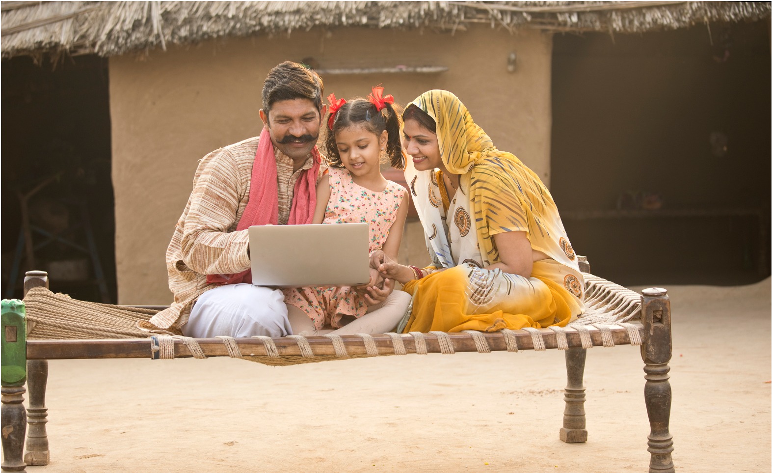 देश में ग्रामीण क्षेत्रों में भी बढ़ रहा इंटरनेट का जाल, 95.15 प्रतिशत गांवों में मोबाइल कनेक्टिविटी के साथ इंटरनेट की सुविधा उपलब्ध