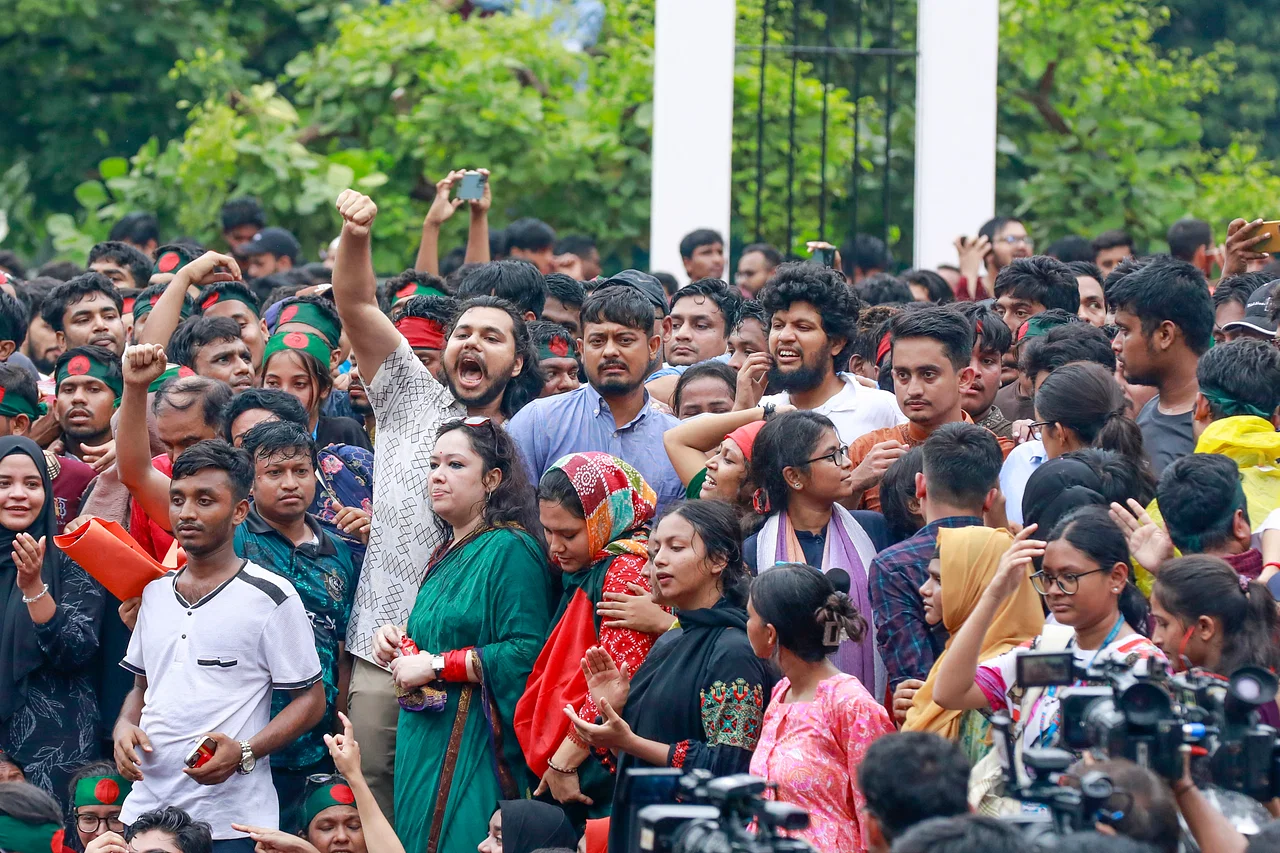 Bangladesh: Curfew imposed from 6 PM for indefinite period amid protests, violence