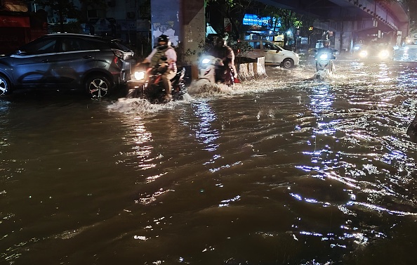 महाराष्ट्र के मुंबई में भारी बारिश ने मचाई तबाही, स्कूल-कॉलेज बंद