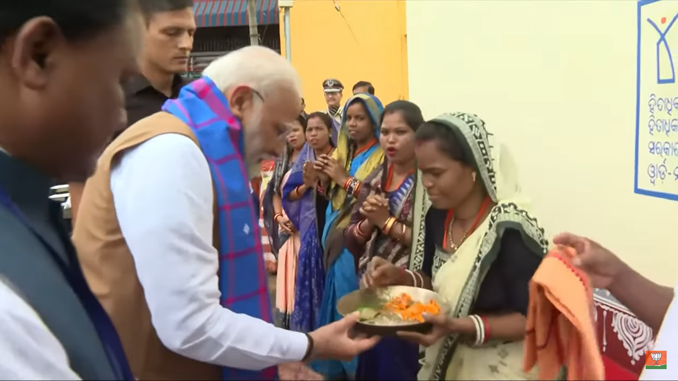 PM Modi meets beneficiaries of PM Awas Yojana-Urban in Bhubaneswar