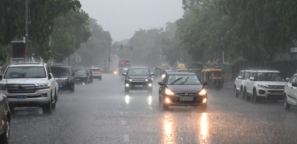 Delhi wakes up to heavy rain; waterlogging, traffic jams reported