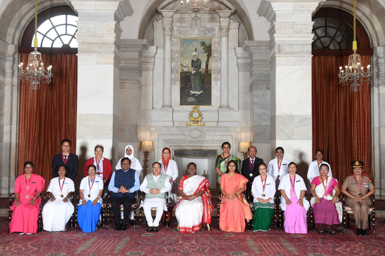 राष्ट्रपति मुर्मु ने उत्कृष्ट नर्सिंग कर्मियों को राष्ट्रीय फ्लोरेंस नाइटिंगेल पुरस्कार 2024 किए प्रदान