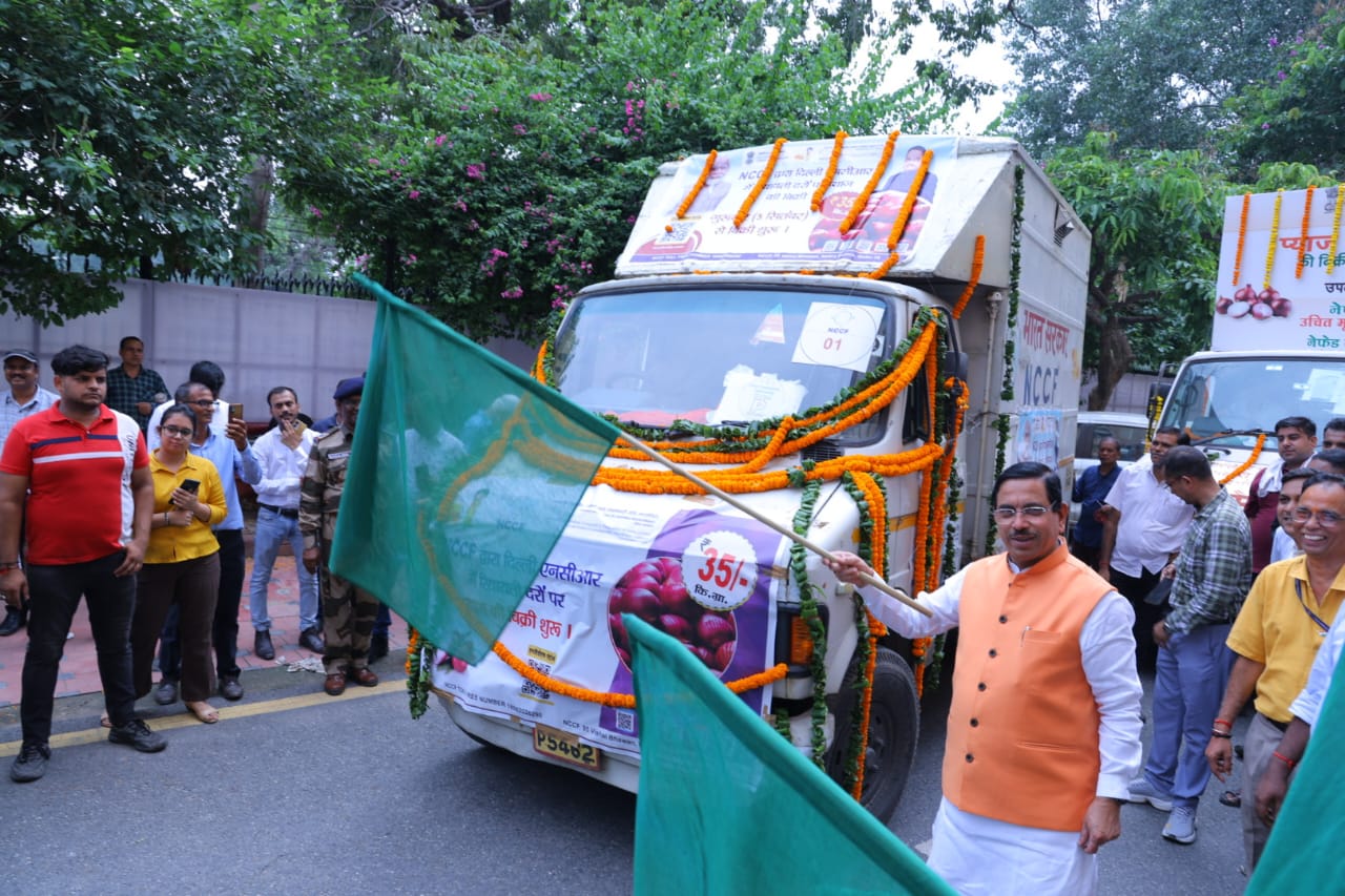 अब 35 रुपये प्रति किलो मिलेगा प्याज, प्रह्लाद जोशी ने मोबाइल वैन को दिखाई हरी झंडी