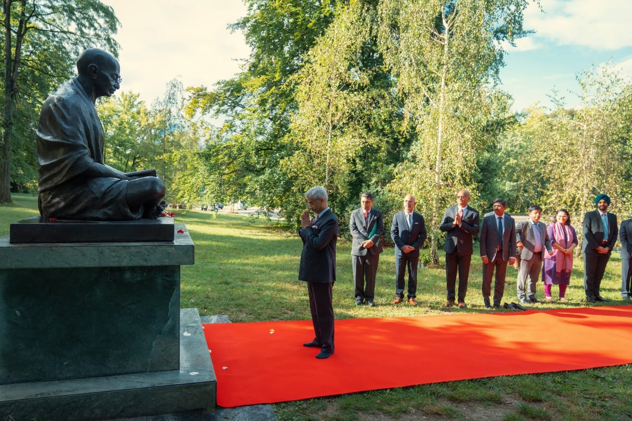 EAM Jaishankar arrives in Geneva, pays homage to Mahatma Gandhi