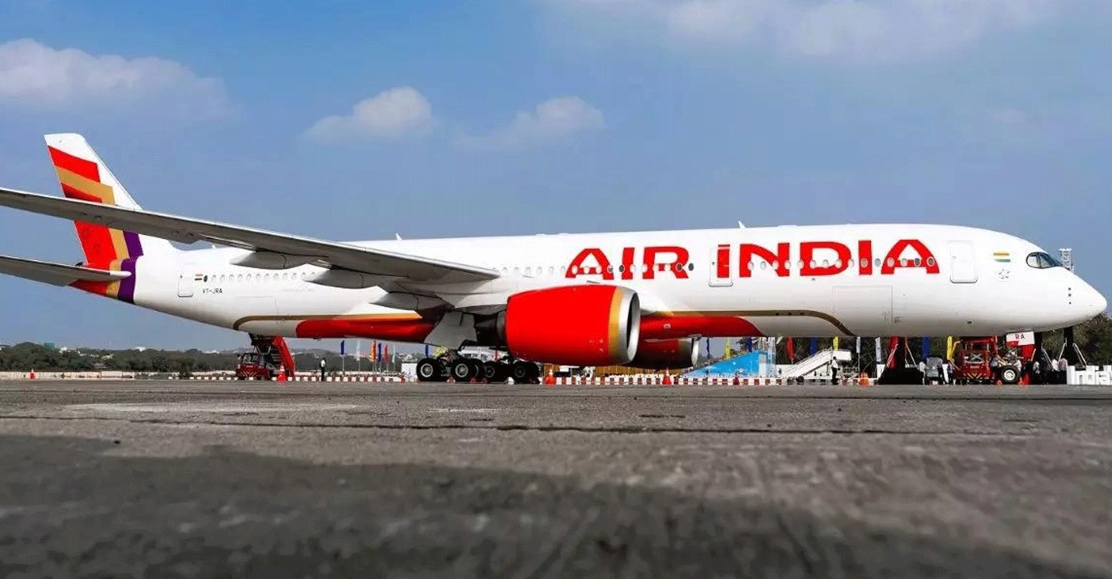 मुंबई से न्यूयॉर्क जा रहे Air India के विमान को बम से उड़ाने की धमकी, फ्लाइट को दिल्ली में लैंड कराया गया