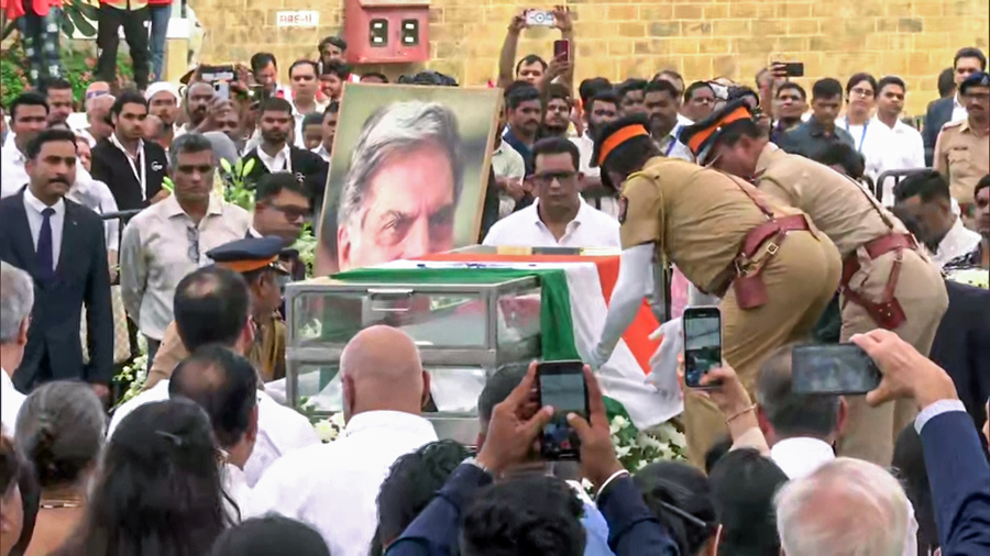 Ratan Tata funeral: Mortal remains reaches Worli crematorium