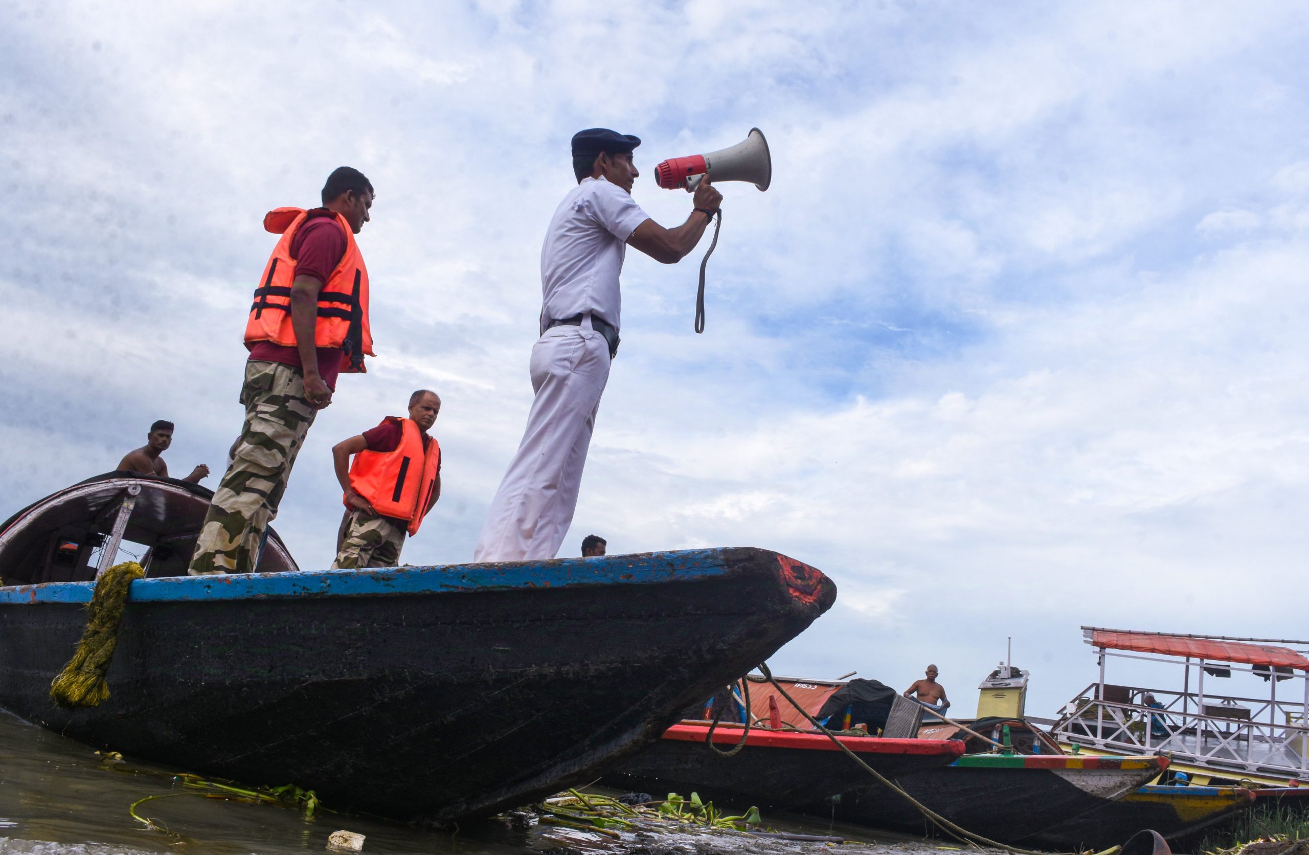 Cyclone Dana approaches West Bengal, IMD warns of heavy rainfall