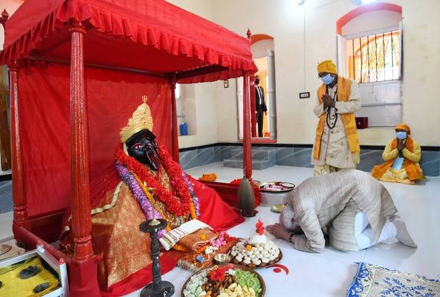 Bangladesh: Crown of goddess Kali stolen from Jeshoreshwari temple