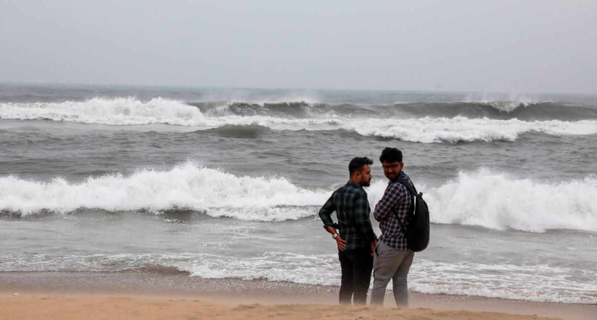 चक्रवात फेंजल को लेकर तमिलनाडु में रेड अलर्ट, आईएमडी ने जारी की चेतावनी