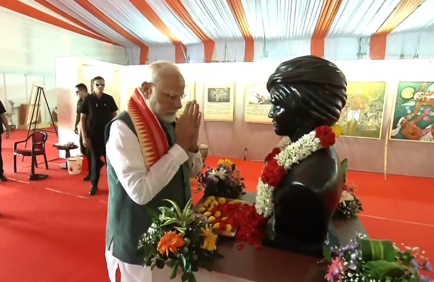 Bihar: PM Modi pays tribute to Birsa Munda on Janjatiya Gaurav Divas; joins dance, dhol performers