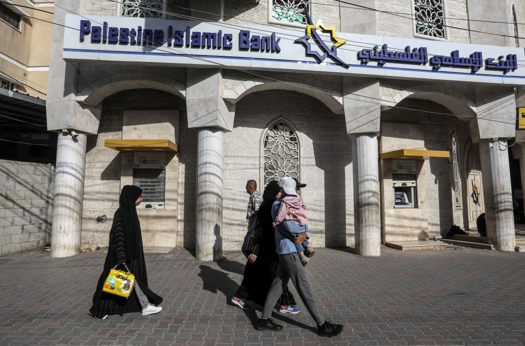 US urges Israel to extend waiver on co-operation with Palestinian banks