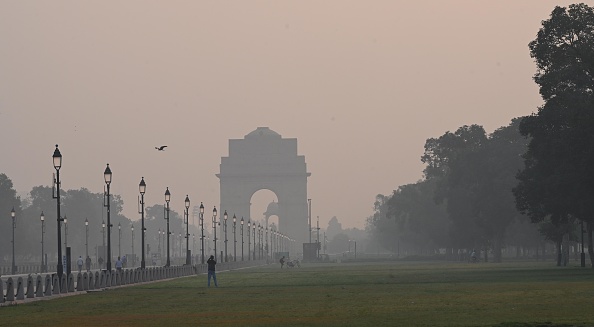 दिल्ली में स्वास्थ्य जोखिम बढ़ा, AQI 350 के पार