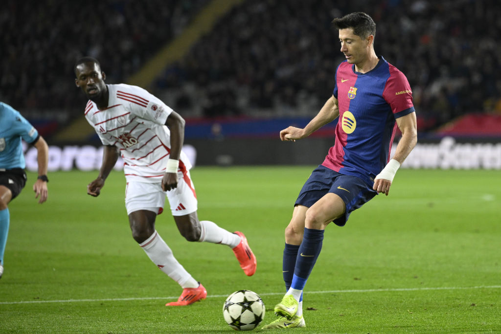 Ton-up Lewandowski scores twice as Barca cruise to 3-0 win over Brest