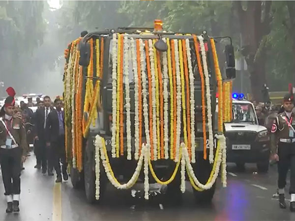 कांग्रेस मुख्यालय में दी गई मनमोहन सिंह को विदाई, अंतिम यात्रा शुरू