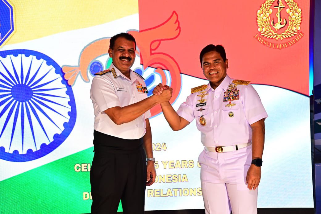 Indian Navy Chief fosters camaraderie between India-Indonesia during reception onboard INS Mysore