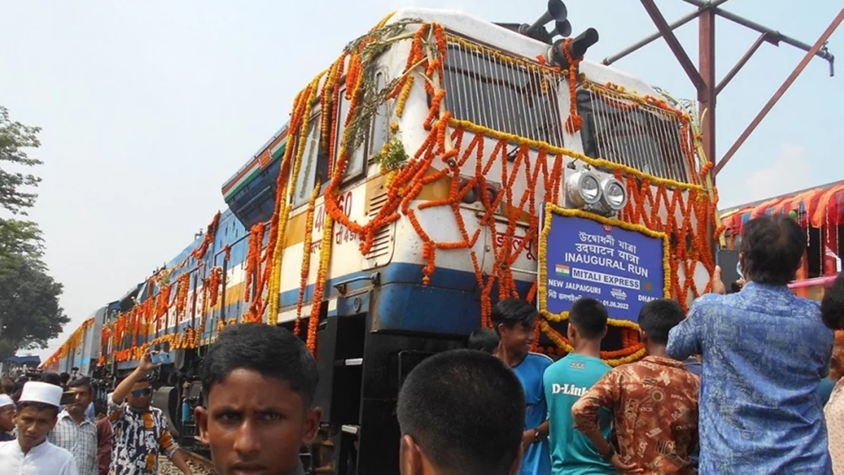 ढाका में 17 जुलाई से खड़ी रेलगाड़ी ‘मिताली एक्सप्रेस’ भारत लौटी, दोबारा से परिचालन का समय अभी तय नहीं 