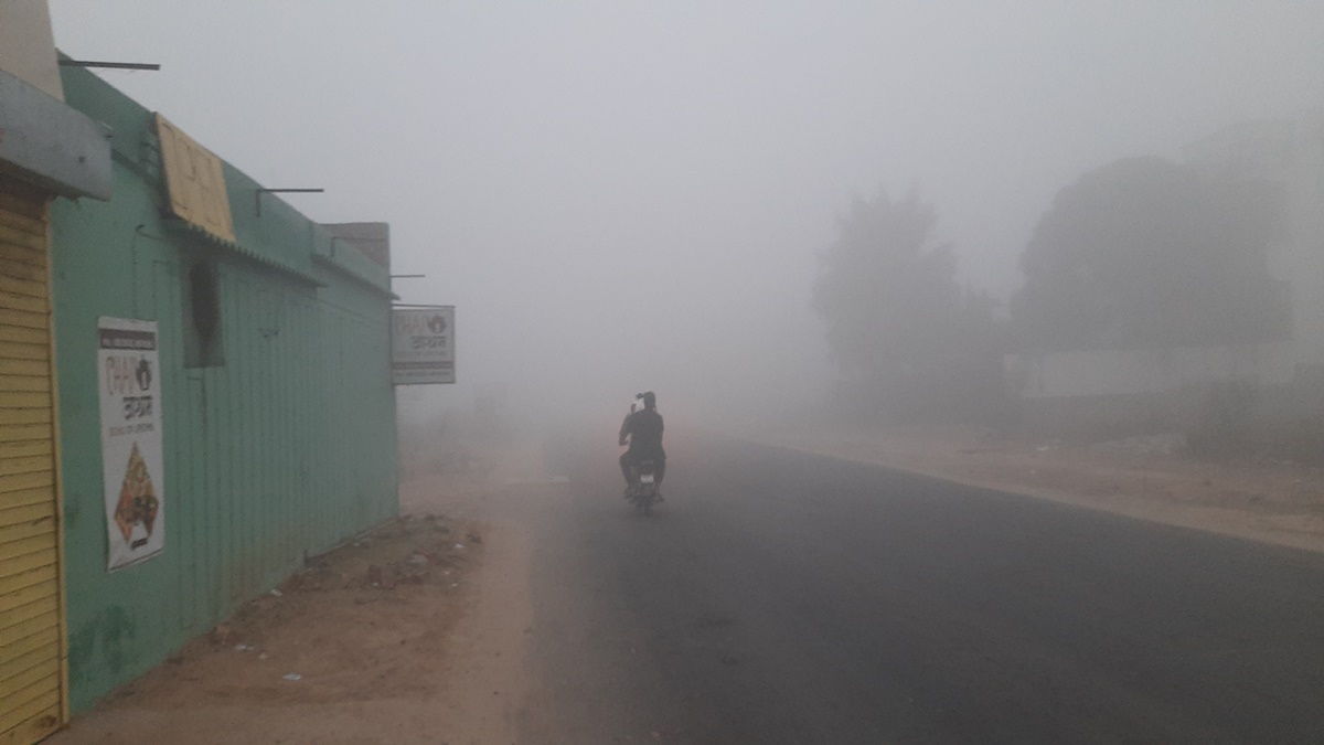 Thick fog and cold wave grip Delhi and major Indian cities as 2025 begins