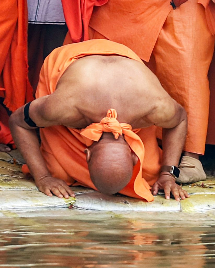 Avdheshanand Giri offers prayers before taking 'Amrit Snan' during Maha Kumbh 2025