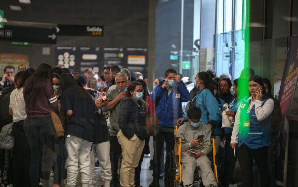 105 Colombian deportees land in Bogota from the US