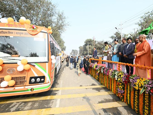 महाकुंभ 2025: सीएम योगी ने 100 नई बसों को दिखाई हरी झंडी, श्रद्धालुओं को मिलेगी बेहतर परिवहन की सुविधा