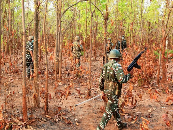 छत्तीसगढ़ के साउथ बस्तर में सुरक्षा बलों ने 12 नक्सलियों को मार गिराया, सर्च ऑपरेशन जारी