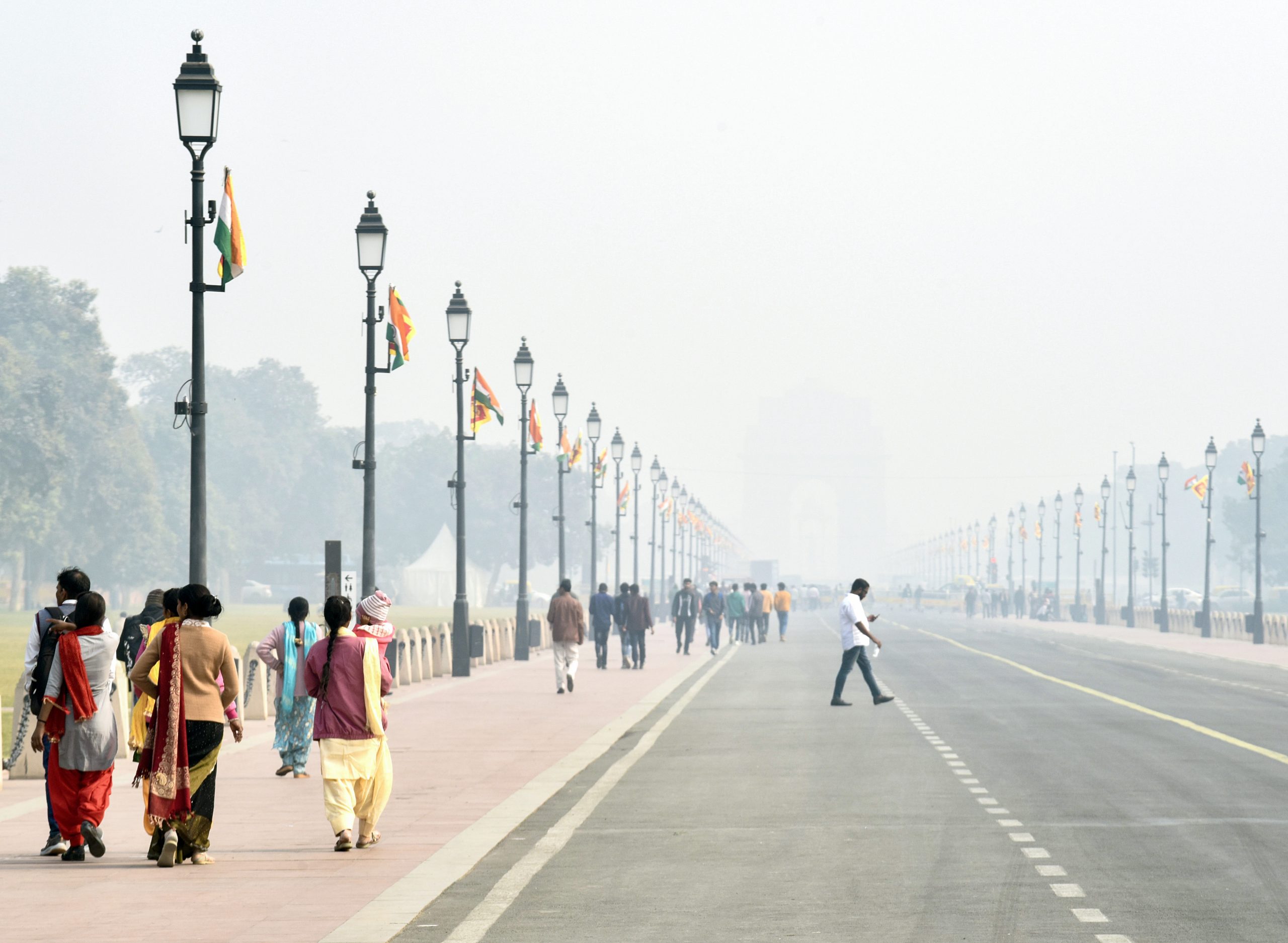 दिल्ली की हवा में सुधार, AQI 191 पर; उत्तर भारत में ठंड का असर जारी