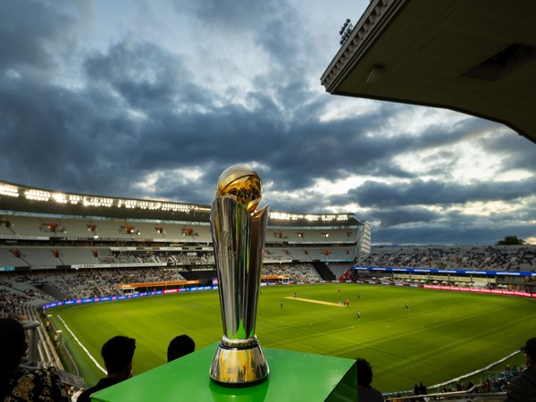 Champions Trophy tour thrills cricket fans in England before arriving in India