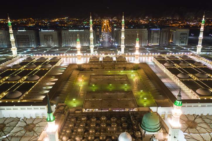 Saudi Arabia allows foreigners to invest in firms with property in Mecca, Medina