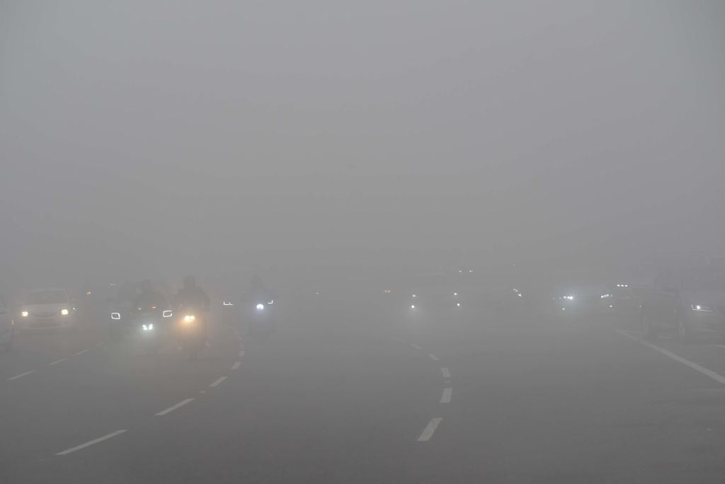 Fog disrupts flight, train services in Delhi