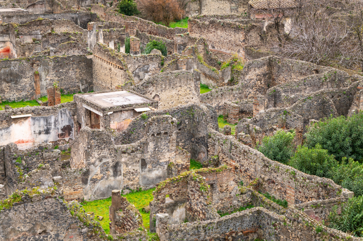 Ancient Pompeii excavation uncovers lavish private bath complex