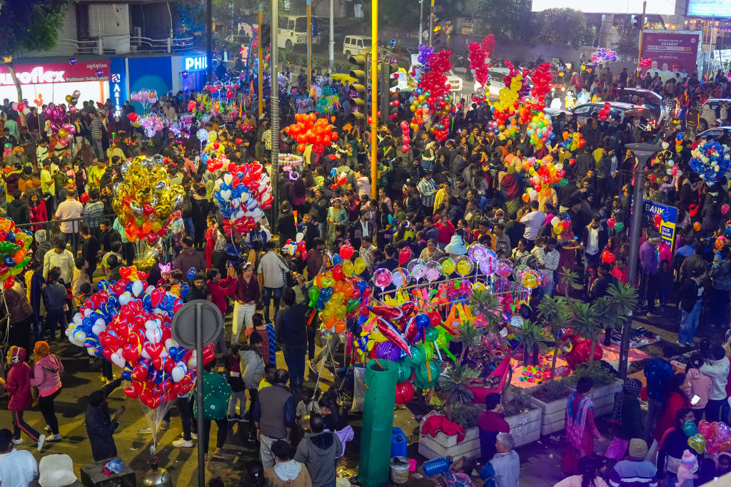 India rings in 2025 with nationwide celebrations; PM Modi, President Murmu extend New Year greetings